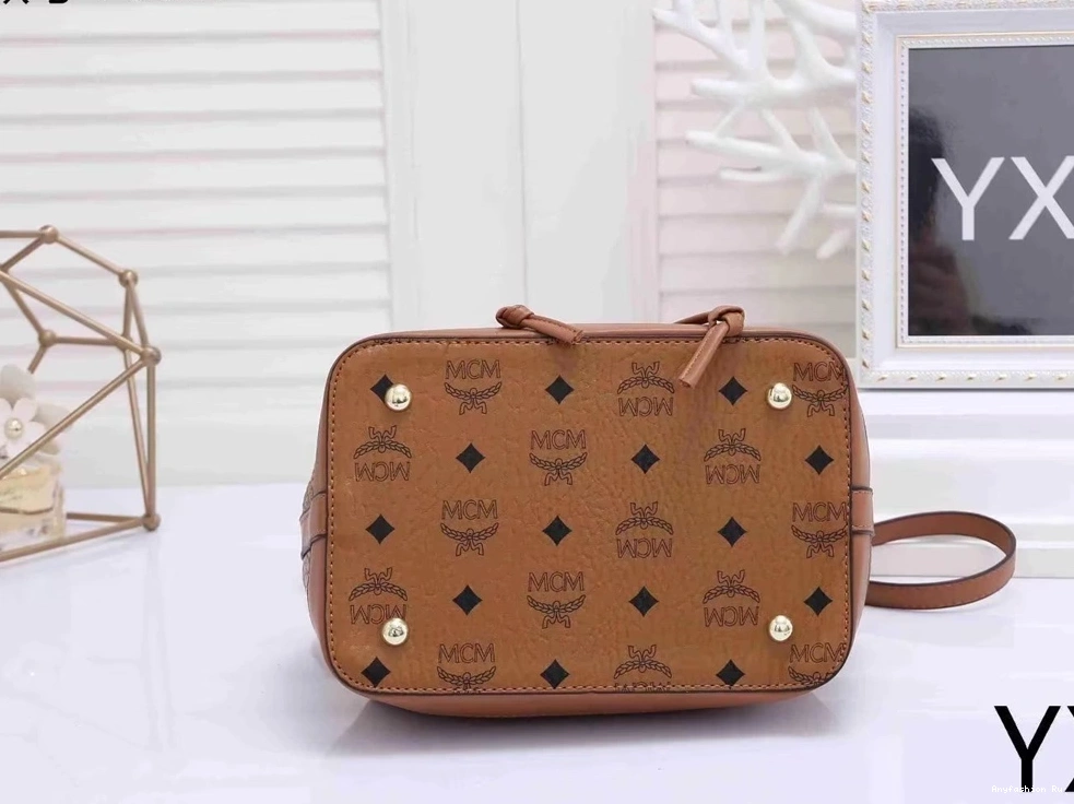 MCM Women Bags For Messenger 7081 Trendsetting 0502
